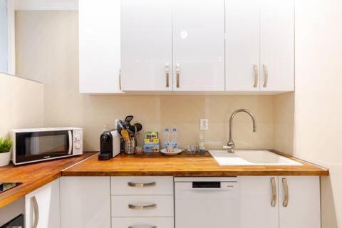 Vibrant Center Apartment Budapest Luaran gambar